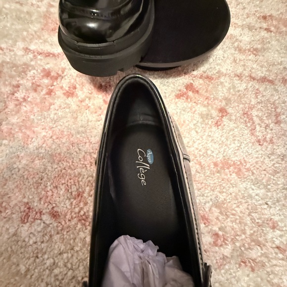 Black Loafers for Women - Picture 5 of 6